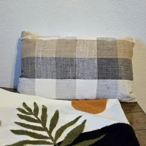 Colorful Leaf Design Throw Pillow - Picture 5 of 11